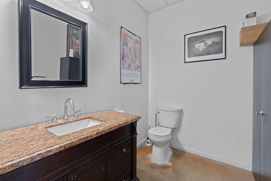 More Photos Of 16299 Fitzhugh Rd, Dripping Springs Warehouse For Sale