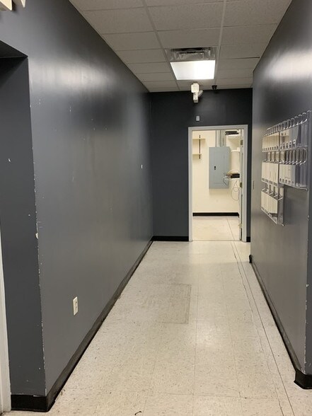 More Photos Of 5550 McFarland Blvd, Northport General Retail For Lease