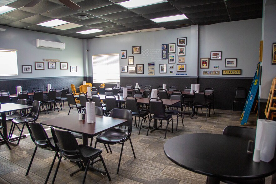 More Photos Of 1686 GOLDEN ISLE W, Baxley Restaurant For Sale