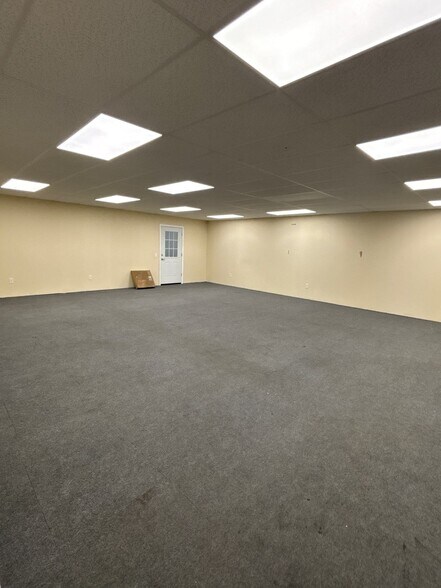 More Photos Of 6741 Old Collamer Rd, East Syracuse Warehouse For Lease