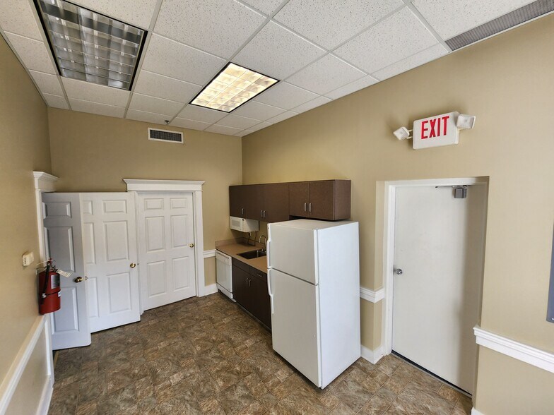 More Photos Of 446 E Main St, Bowling Green Office For Sale
