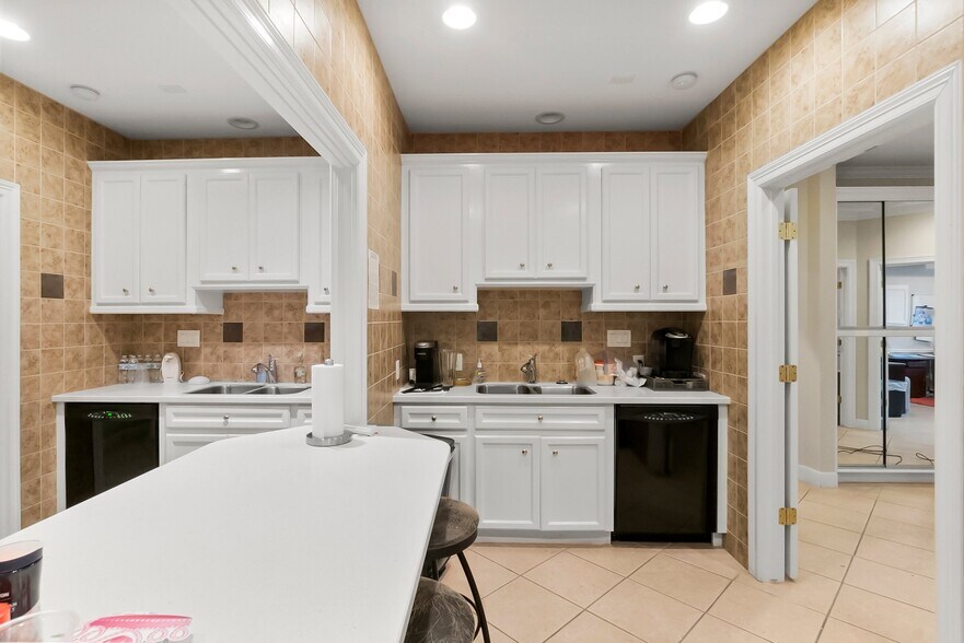 More Photos Of 1824 Sawdust Rd, The Woodlands Medical For Sale