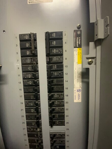 More Photos Of 110 SE 5th St, Lee's Summit Flex For Sale