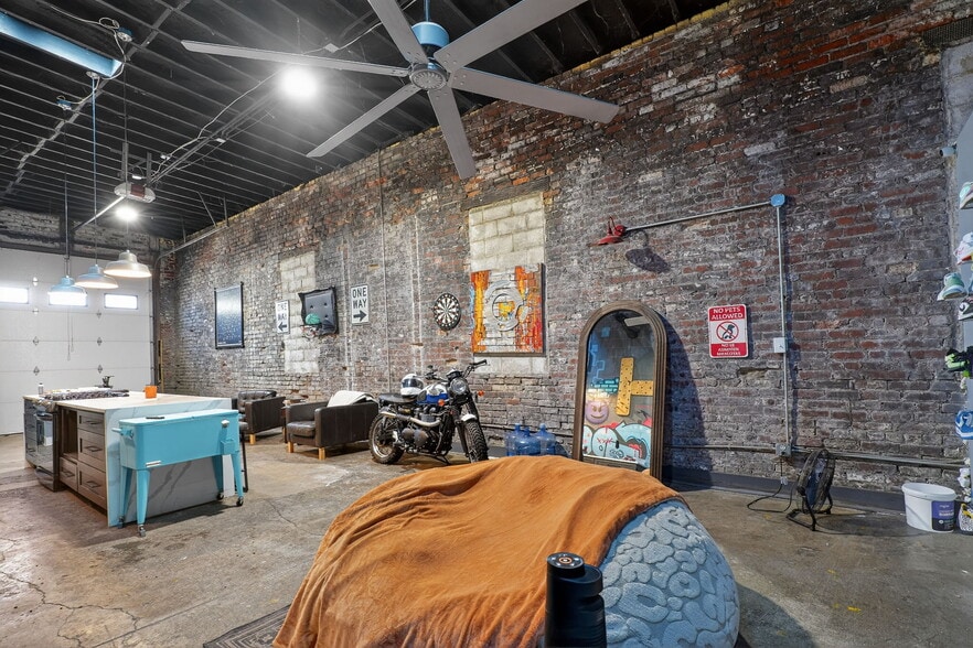 More Photos Of 1628 E Bates St, Indianapolis Warehouse For Sale