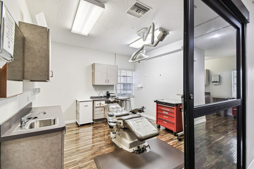 More Photos Of 7720 W Waters Ave, Tampa Office For Lease
