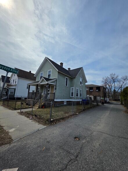 More Photos Of 90 Andrew St, Springfield Industrial For Sale