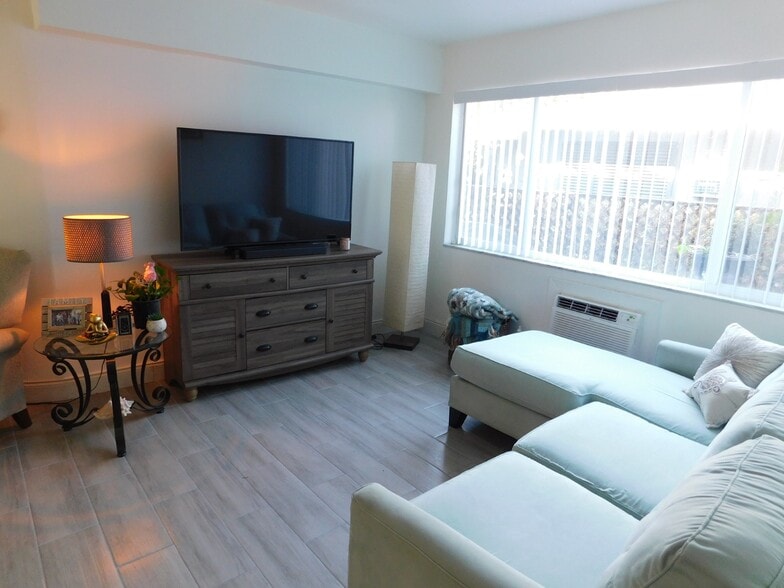 More Photos Of 825 NE 6th St, Fort Lauderdale Apartments For Sale