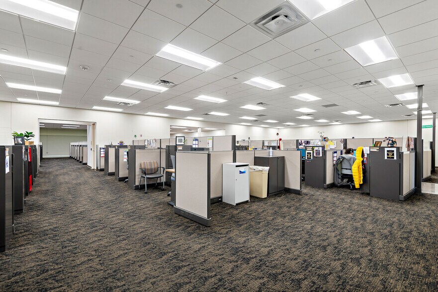 More Photos Of 8840-8880 Evergreen Blvd NW, Coon Rapids Manufacturing For Lease