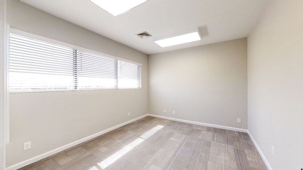 More Photos Of 2920 Edgewood Cir, Columbus Office For Lease