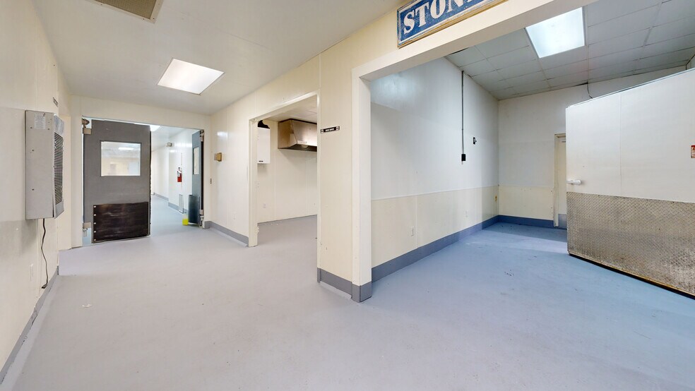 More Photos Of 174 NW 9th ave, Mulberry Distribution For Sale