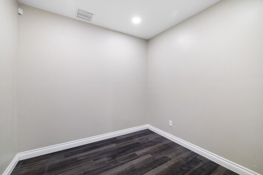 More Photos Of 5709 E Beverly Blvd, Los Angeles Office Residential For Sale