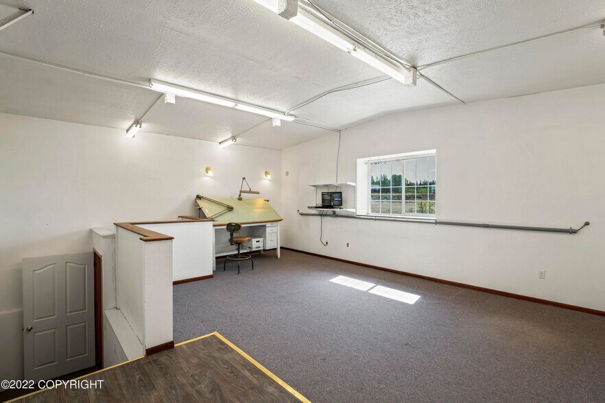 More Photos Of 36142 Pine St, Soldotna Light Manufacturing For Sale