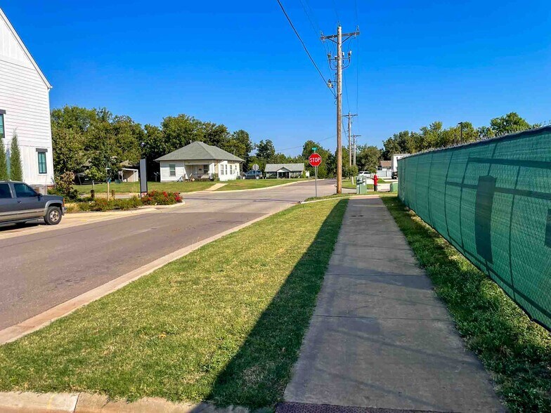 More Photos Of 126 W Main St, Edmond Freestanding For Sale