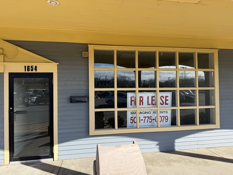 More Photos Of 1638-1662 Falmouth Rd, Centerville Storefront For Lease