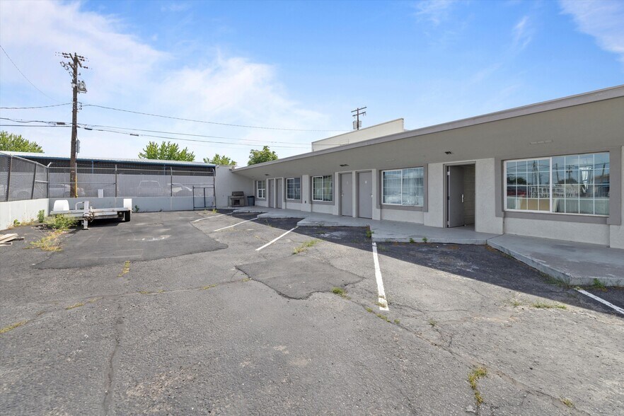 More Photos Of 720 W Lewis St, Pasco Hotel For Sale