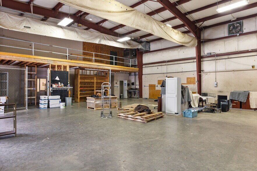 More Photos Of 26 Bixby Ave, Middleton Warehouse For Lease