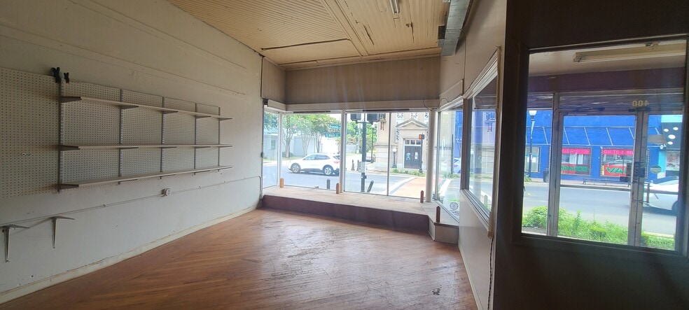 More Photos Of 400 S Main St, Emporia Restaurant For Lease
