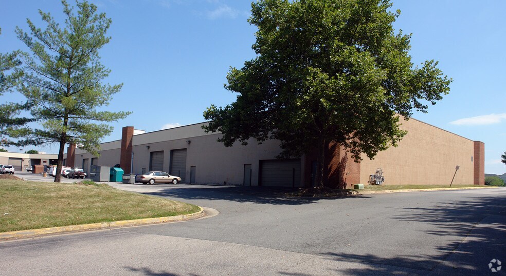 More Photos Of 5701 General Washington Dr, Alexandria Light Distribution For Lease