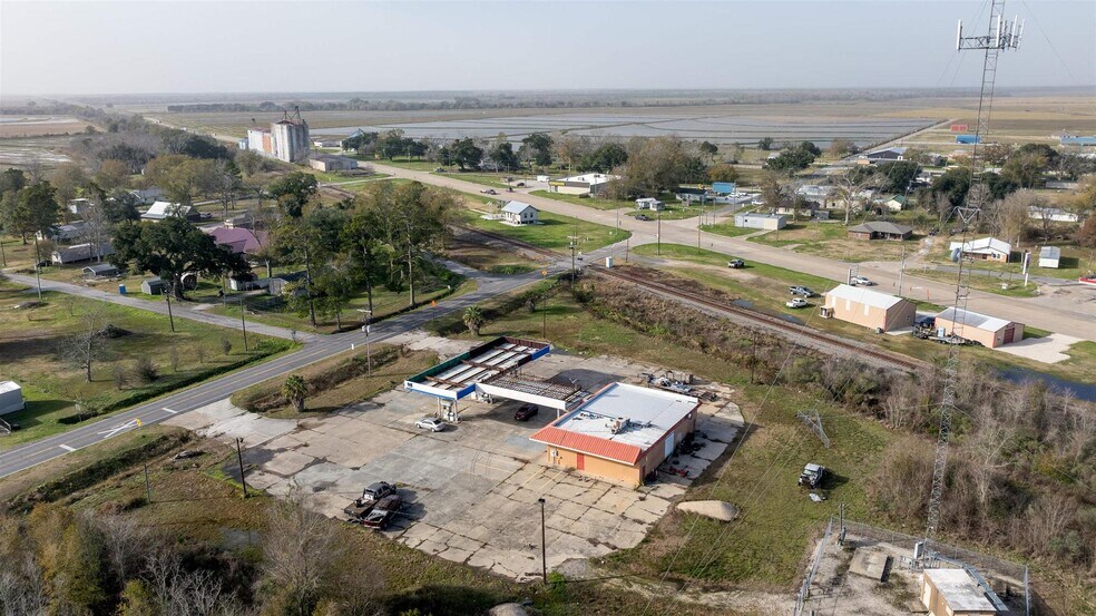 More Photos Of 504 3rd Ave, Fenton Service Station For Sale