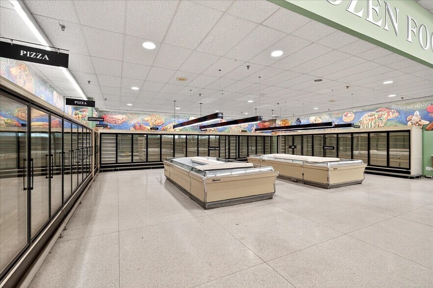 More Photos Of 4634-4639 Gravois Rd, House Spgs, House Springs Supermarket For Lease