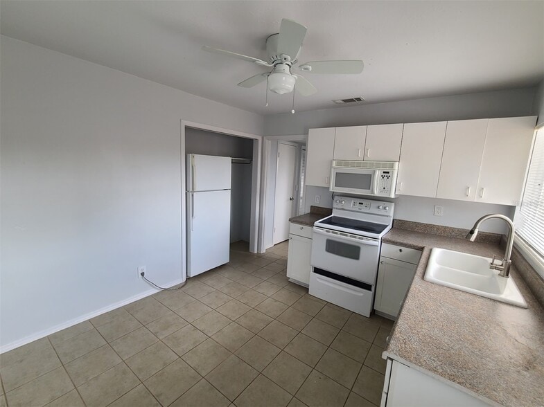 More Photos Of 12210 Genoa Dr, North Port Apartments For Sale