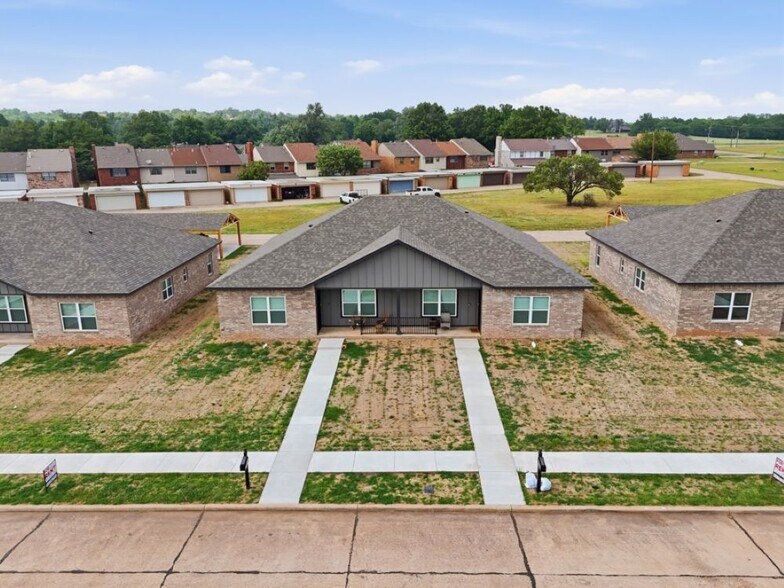 More Photos Of 3611 & 3613 Frontier Avenue, Ponca City Specialty For Sale
