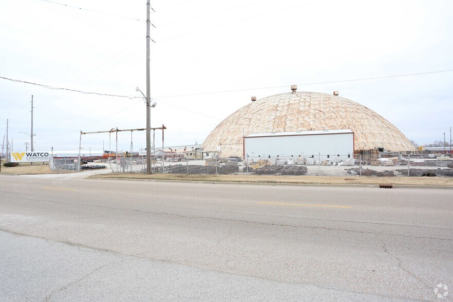 More Photos Of 435 N Old St. Louis Rd, Wood River Manufacturing For Lease