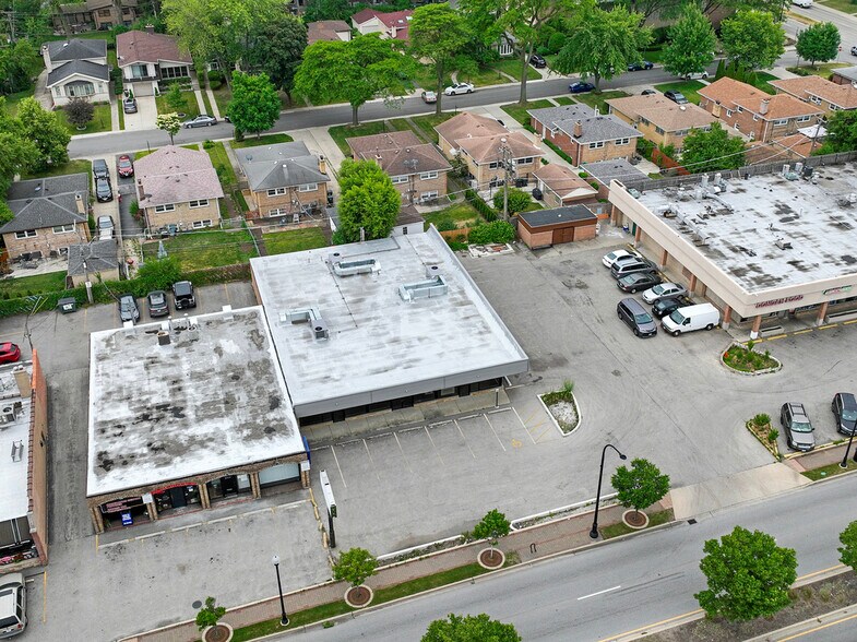 More Photos Of 3921-3925 W Touhy Ave, Lincolnwood Freestanding For Lease