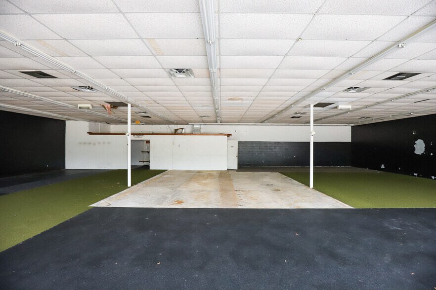 More Photos Of 1947 N Main St, Gainesville Freestanding For Sale