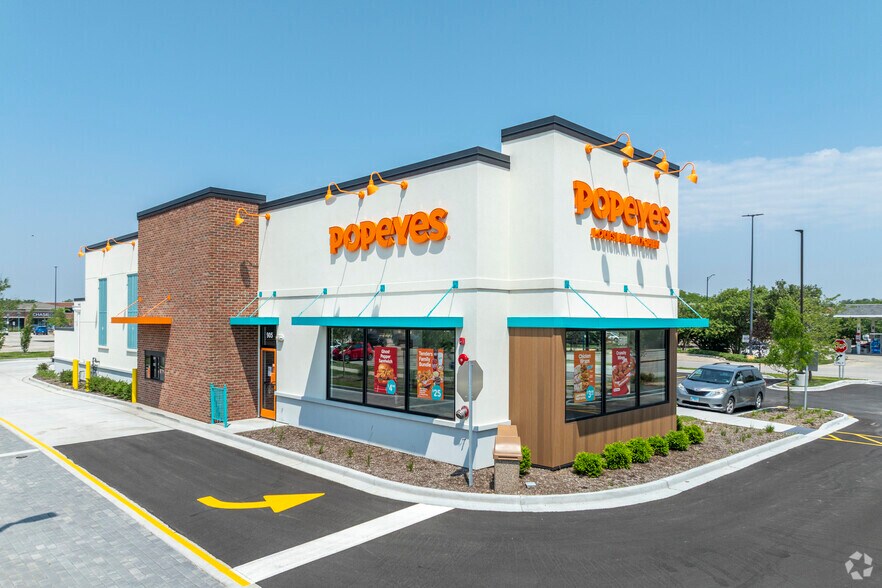 More Photos Of 980 Elk Grove Town Ctr, Elk Grove Village Unknown For Lease