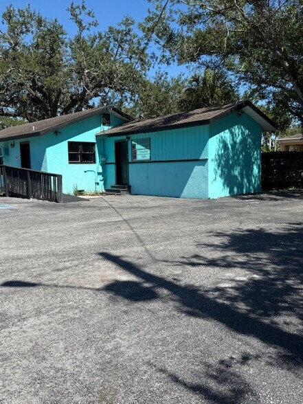 Primary Photo Of 506 Manatee Ave, Bradenton Medical For Lease
