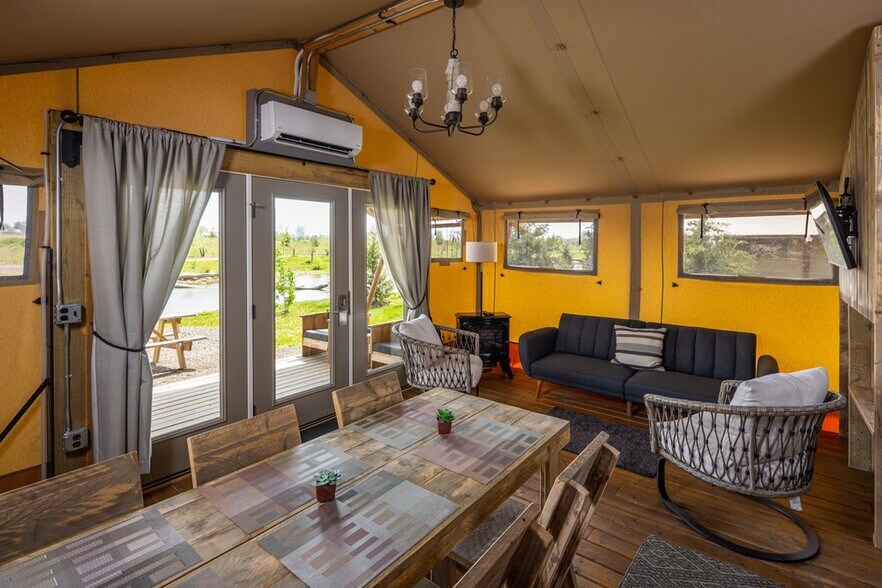 More Photos Of 1583 Spring Bay Rd, Spring Bay Hotel For Sale