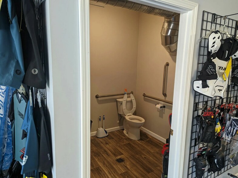 More Photos Of 117 E Washington St, Mankato Storefront For Sale