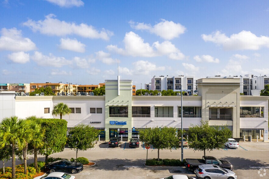 More Photos Of 4410 W 16th Ave, Hialeah Freestanding For Lease