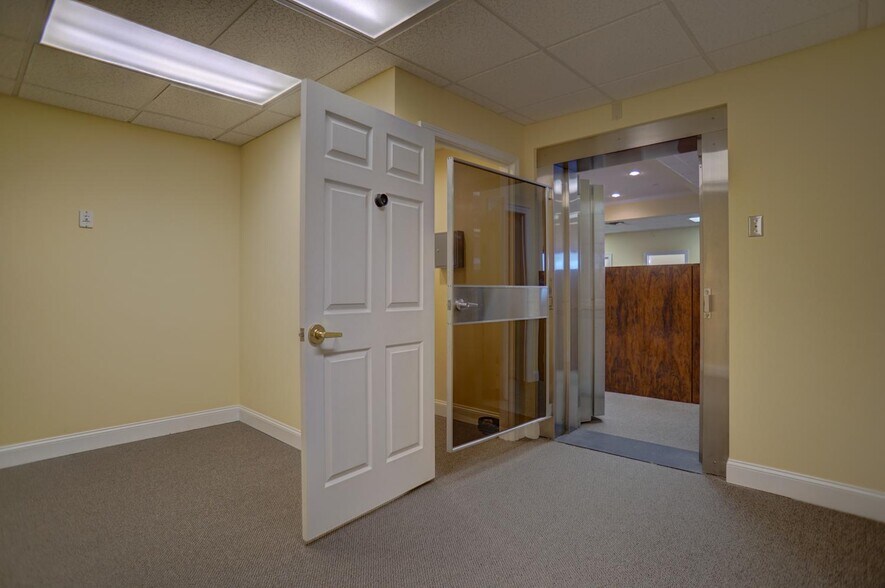 More Photos Of 100 Colony Park Dr, Cumming Bank For Sale