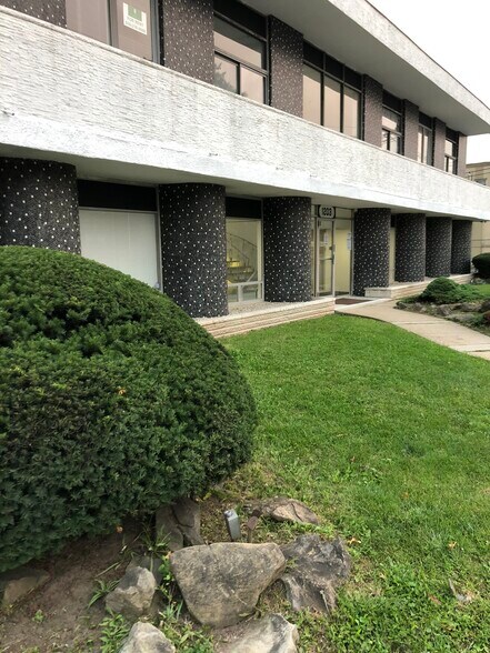 More Photos Of 1203 W St Georges Ave, Linden Office For Lease