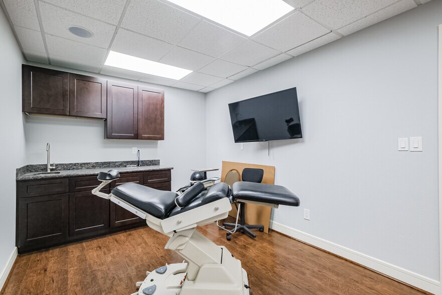 More Photos Of 8200 Westglen Dr, Houston Loft Creative Space For Lease