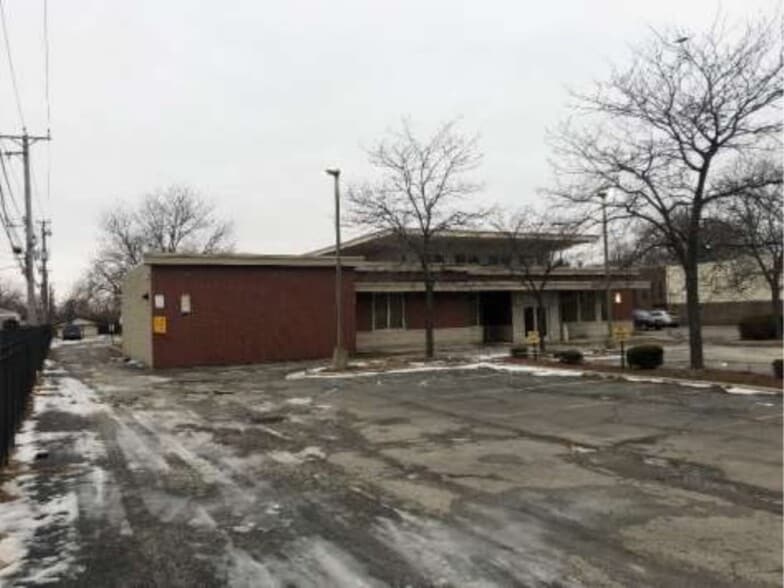 More Photos Of 8700 S King Dr, Chicago Bank For Sale