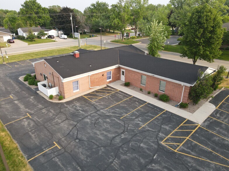 More Photos Of 2120 S Ridge Rd, Green Bay Office For Lease