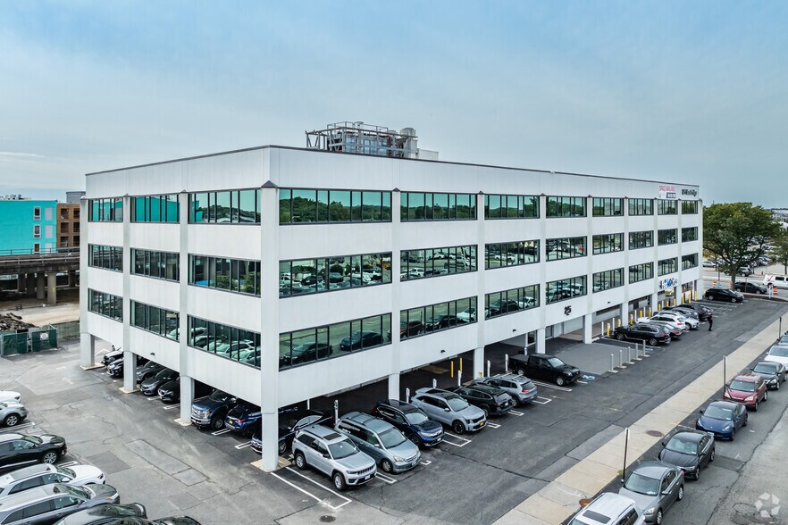 More Photos Of 25 Newbridge Rd, Hicksville Office For Lease