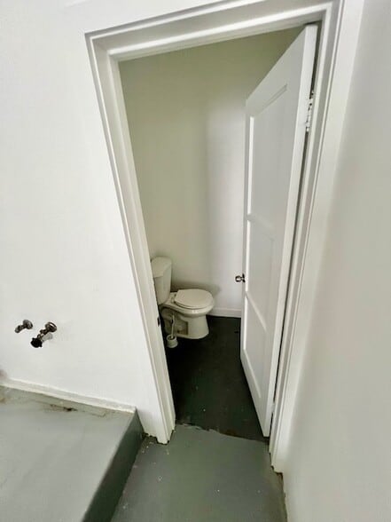 More Photos Of 3221 Union Pacific Ave, Los Angeles Warehouse For Lease