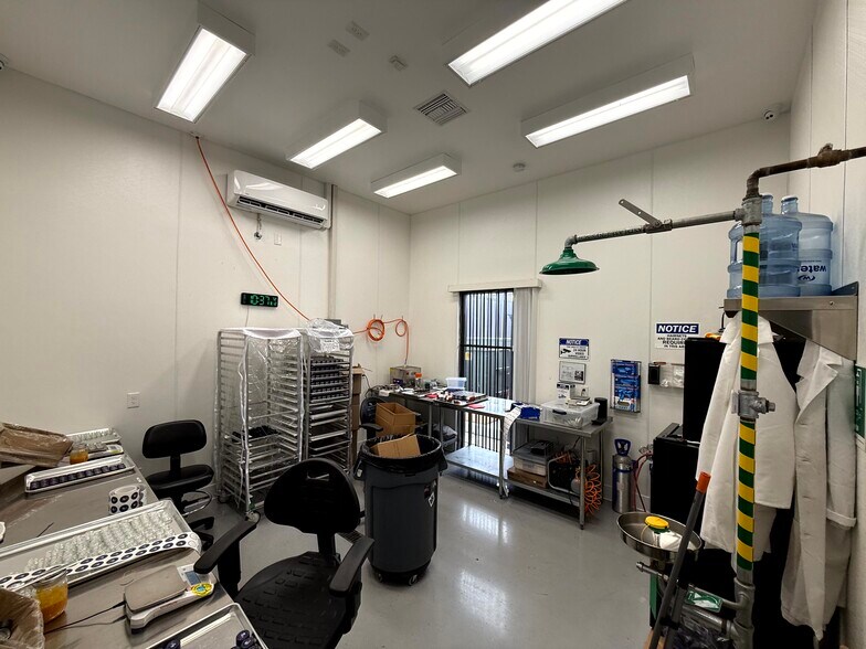 More Photos Of 1447 Santa Fe Ave, Long Beach Manufacturing For Sale