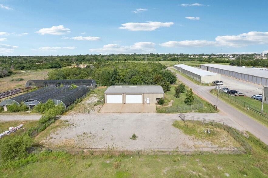 More Photos Of 300 NW 104th St, Oklahoma City Warehouse For Lease