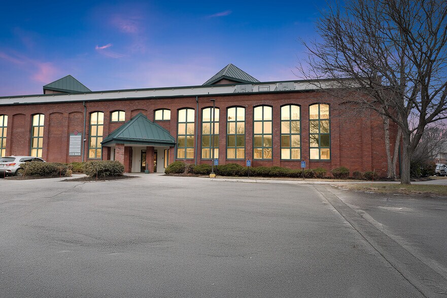 More Photos Of 3550 Main St, Springfield Medical For Lease