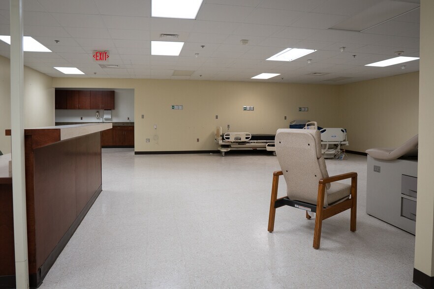 More Photos Of 1883 Highway 43 S, Canton Medical For Lease