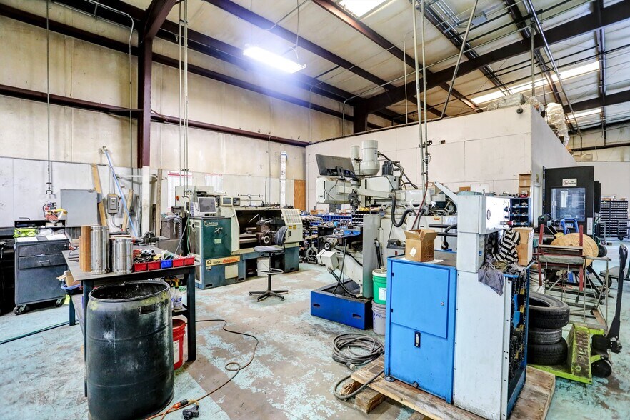 More Photos Of 3325 Millbranch Rd, Memphis Warehouse For Sale