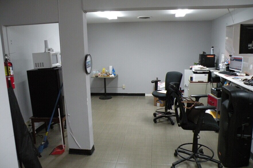 More Photos Of 260 N Tustin St, Orange Unknown For Lease