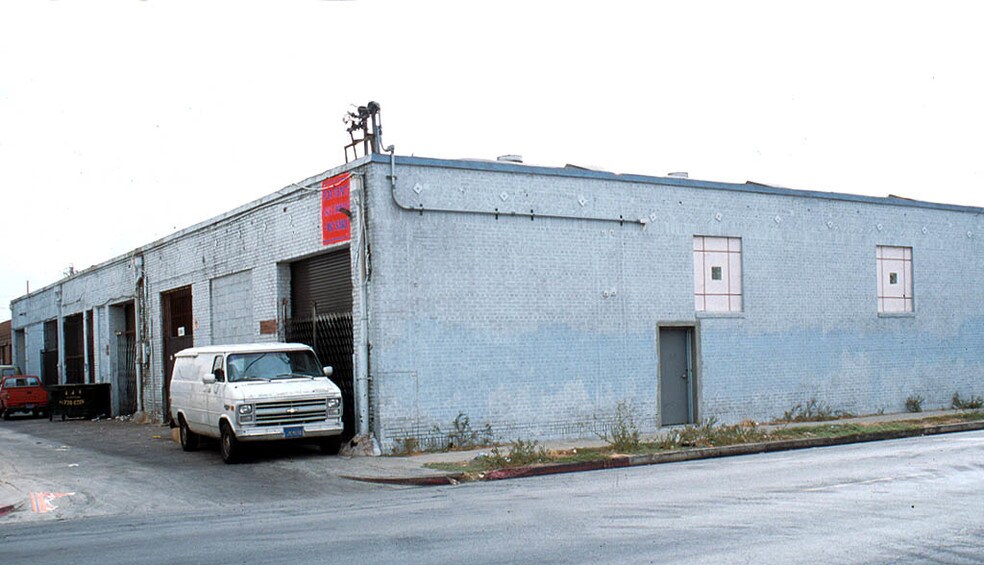 More Photos Of 2301-2311 E 8th St, Los Angeles Warehouse For Lease