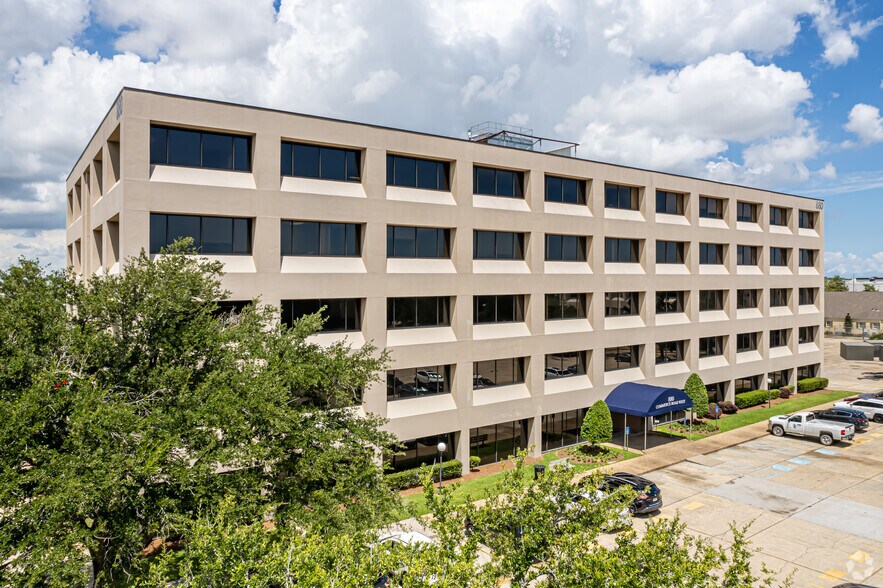 More Photos Of 880 W Commerce Rd, New Orleans Office For Lease