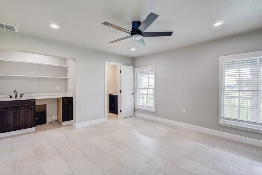 More Photos Of 4877 Sam Rayburn Hwy, Anna Office For Lease